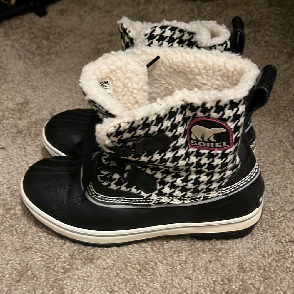 Sorel Tivoli houndstooth boots